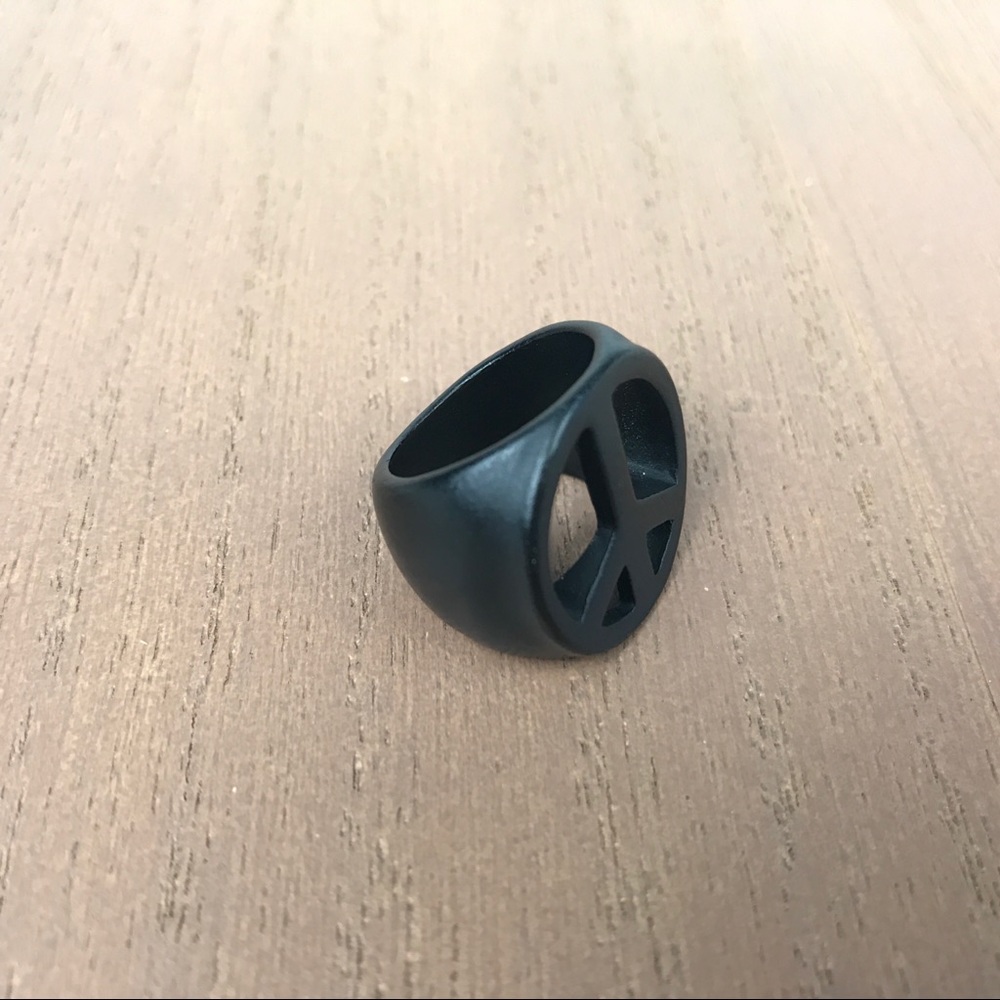 🚫SOLD🚫 Black Peace Sign Metal Ring Size 6 or - Picture 11 of 14